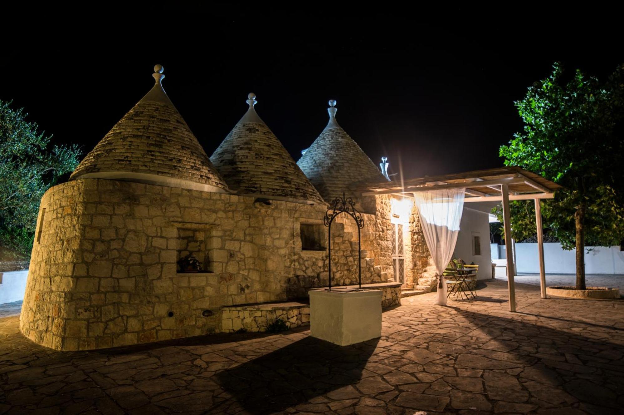 オストゥーニ Relais Trulli Le Icone Bed & Breakfast エクステリア 写真